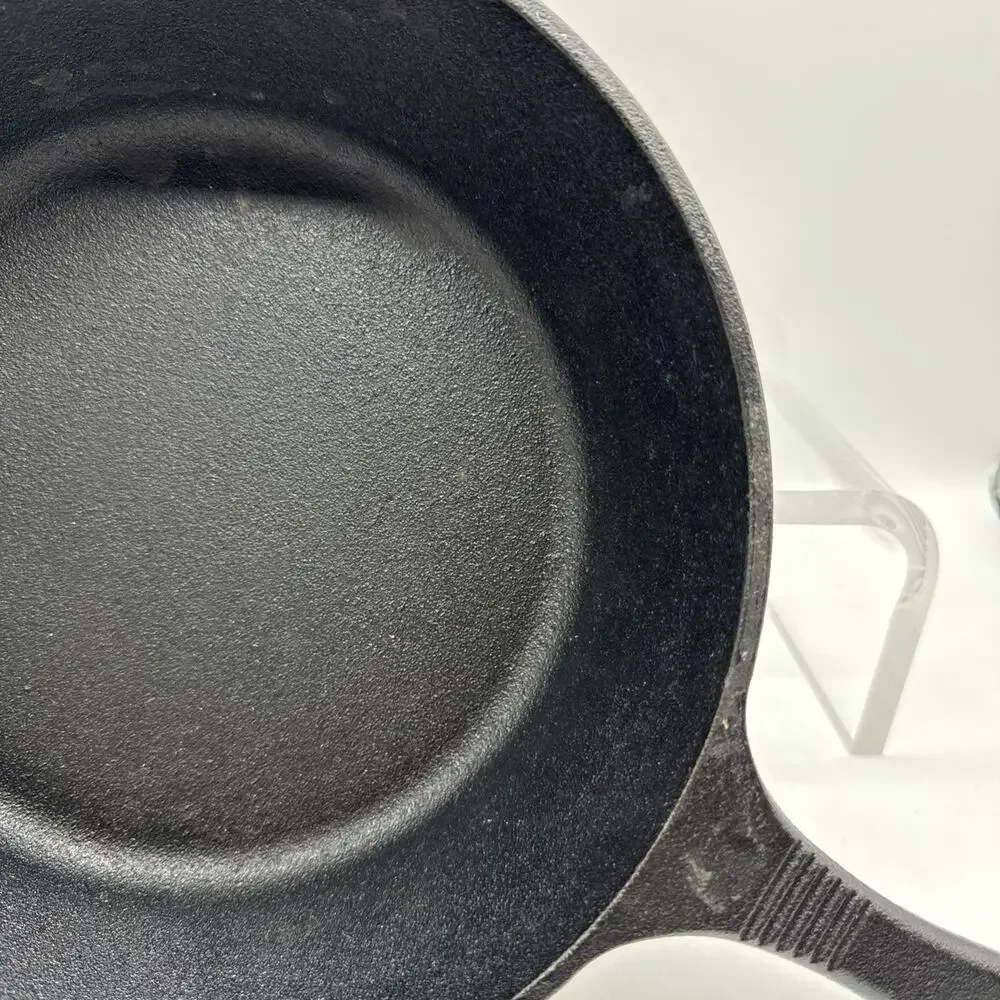 Bruntmor 10” Black Cast Iron 3.25” Deep Round Fry Pan 2 Handles, Silicone Cover